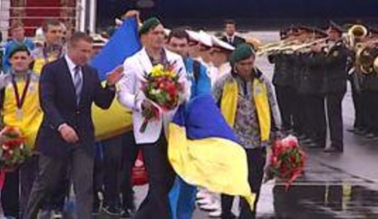 Призеры Олимпиады не получили обещанных квартир от власти: Это тянется годами. Я еще в Пекине победила, а живу со свекровью. + ВИДЕО