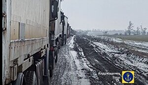 Траса від окупованого Маріуполя до Бердянського кільця вся у військових вантажівках РФ, - Андрющенко. ФОТОрепортаж