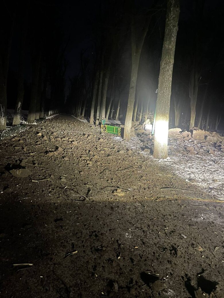 Night attack on Kharkiv: Russian missiles hit Central Park 03