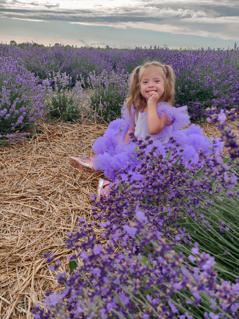 Мама загиблої внаслідок обстрілу Вінниці 4-річної Лізи написала емоційний допис: Не вірю...Кляті нелюди вбили тебе і мене 02