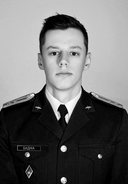 Штурман українського Мі-8 Денис Бадіка загинув під Маріуполем 31 березня під час спроби евакуювати тяжко поранених воїнів 01 Штурман українського Мі-8 Денис Бадіка загинув під Маріуполем 31 березня під час спроби евакуювати тяжко поранених воїнів 01