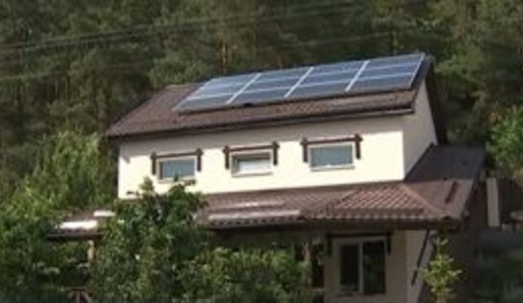 На Киевщине семья Мижаревых благодаря солнечным батареям не платит за электричество. ВИДЕО