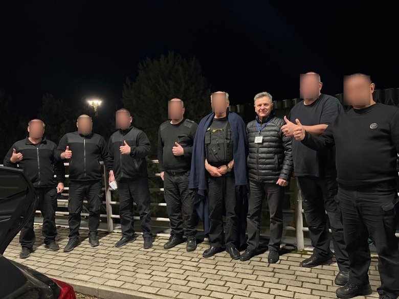 Seven Oschadbank cash collectors are already in Ukraine