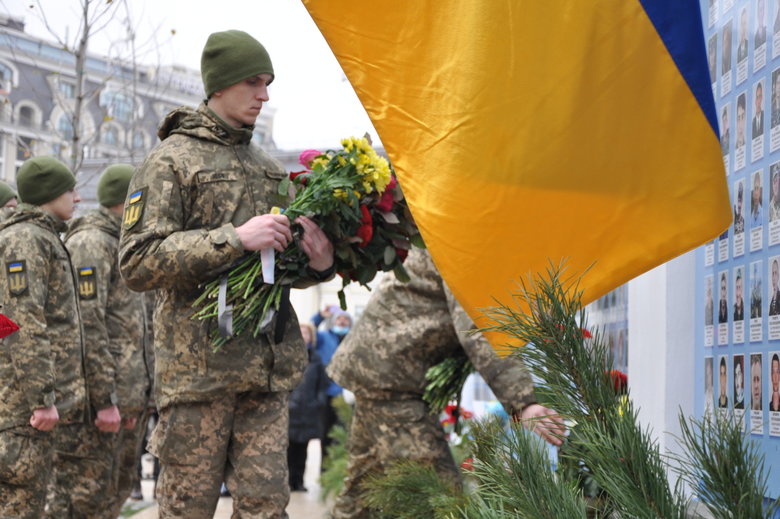 С легендарным волонтером Сергеем Максимцом простились в Киеве 51