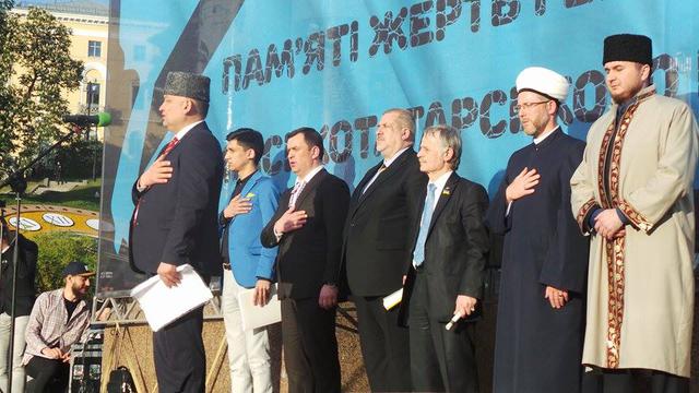 На Майдане Незалежности прошел митинг-реквием в память о жертвах геноцида крымскотатарского народа 05