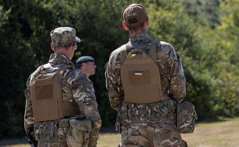 Українські військовослужбовці проходять навчання у Великій Британії 07