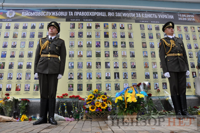 Антивандальний термінал памяті всіх загиблих у війні з РФ відкрили в Києві біля Стіни памяті 43