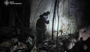 Росіяни атакували критичну та цивільну інфраструктуру на Чернігівщині: поранено чоловіка. ФОТОрепортаж