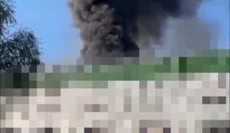 Ворог атакував Київщину: є постраждалий, горять складські приміщення, пошкоджено будівлі підприємства та автомобілі. ВIДЕО (оновлено)