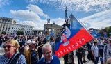 Протестувальники, які виступають проти "коронавірусних обмежень", у Берліні принесли "прапор ДНР" і просили про допомогу Путіна і Трампа. ФОТОрепортаж