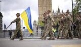 Украинские военные на параде в Лондоне