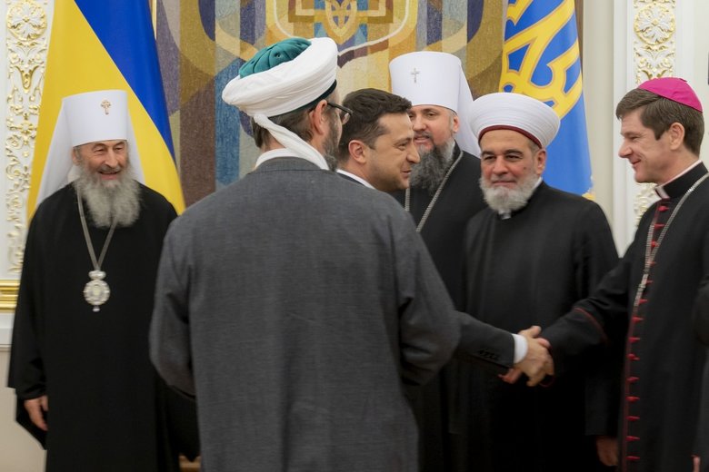 Зеленський підписав закон про військових капеланів 03