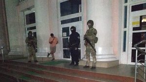 На окрузі в Щасті, де програв брат Медведчука, перераховують голоси. Поліція посилила заходи безпеки, - МВС. ФОТОрепортаж