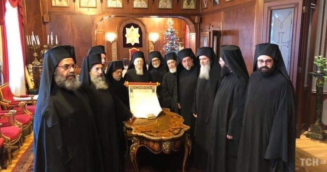 Томос підписали всі члени Синоду Вселенського патріархату: документ оформлено остаточно 02