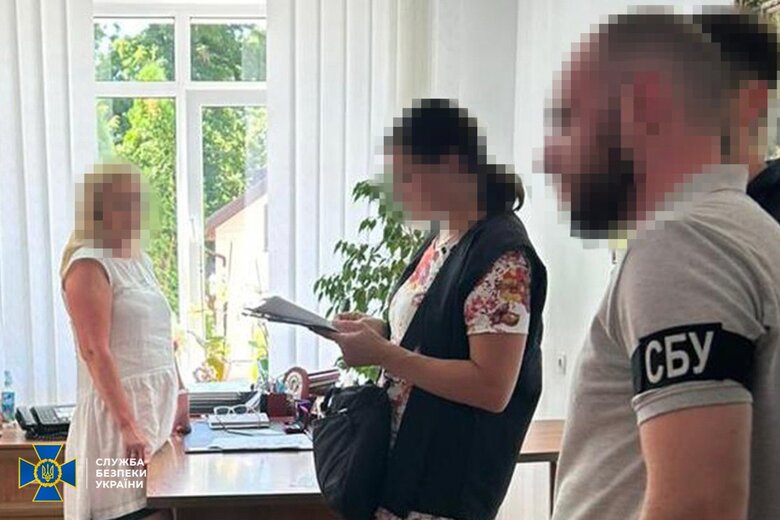 СБУ задержала на горячем главу ВВК Житомирщины, которая фальсифицировала медсправки для уклонистов 03 СБУ задержала на горячем главу ВВК Житомирщины, которая фальсифицировала медсправки для уклонистов 03