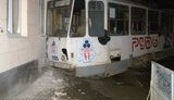 Во Львове неизвестные угнали трамвай и протаранили дом. ФОТО+ВИДЕО