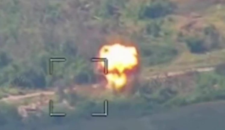 Ukrainian soldiers destroyed three Russian artillery pieces using ’Leleka’ UAV and ’HIMARS’ multiple launch rocket system. VIDEO
