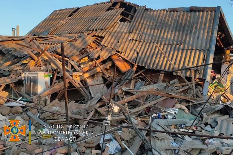 Наслідки ворожих обстрілів населеного пункту на Дніпропетровщині 03
