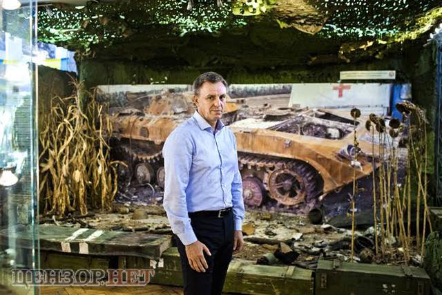 Директор Національного військово-історичного музею Владислав Таранець: У нас є Біблія, яку ми знайшли біля наших загиблих хлопців обгорілою і розгорнутою на молитві Не бійся 01