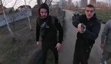 "Ти що, суко, ох#їв!!! Ліг нах#й на землю!" - у Києві троє чоловіків, серед яких співробітник Нацполіції, погрожуючи зброєю, побили водія квадроцикла. ВIДЕО