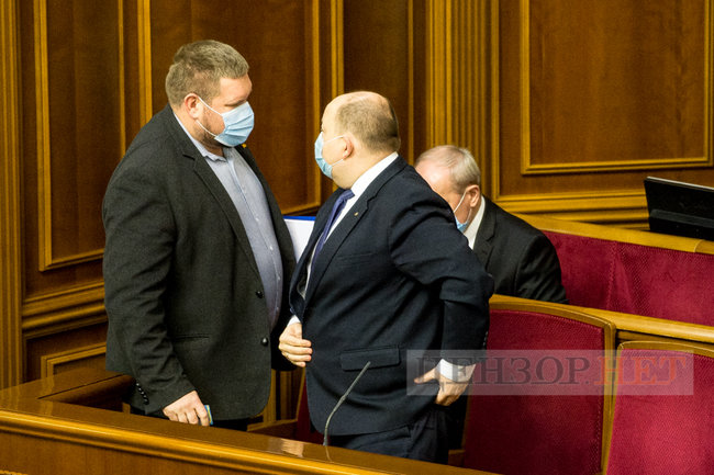 Мисягін у кріслі прем’єра, Яценко і Качура за колоною, краплі Кабанова і поцілунок слуг народу Марченко і Стефанчука, - робота ВР 18 грудня 06