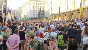 Під Офісом Зеленського в Києві відбувається акція протесту проти умов припинення вогню на Донбасі. ВІДЕО+ФОТОрепортаж