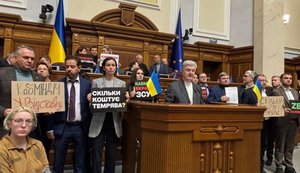 Звільнення двох міністрів не вирішить кризу - потрібне повне перезавантаження влади, - Порошенко. ВІДЕО+ФОТОрепортаж