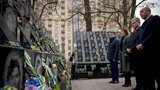 Порошенко з дружиною, а також Гройсман і Парубій ушанували пам