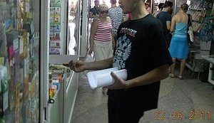 Крымчан призывают не покупать товары из Западной Украины: "Мы не будем кормить наших врагов". ФОТОрепортаж