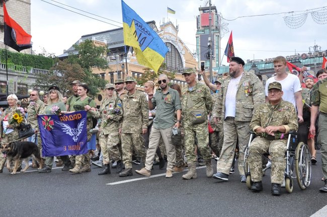 Хода ветеранів 2020: справа Шеремета, дощ та жіноча коробочка 16