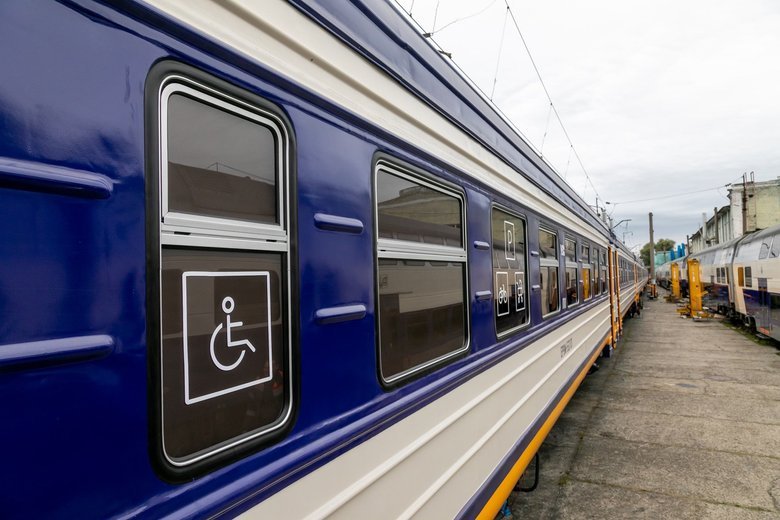 "Укрзалізниця" відновила електропоїзд, побудований 46 років тому