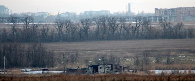 Богдан Гарнага: Після двох туманних днів - хоп, і український прапор майорить над будиночком рибалки, що стоїть між Зенітом і Донецьким аеропортом 04 Богдан Гарнага: Після двох туманних днів - хоп, і український прапор майорить над будиночком рибалки, що стоїть між Зенітом і Донецьким аеропортом 04