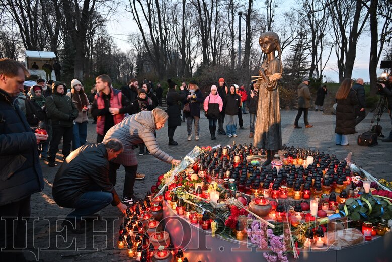 В Киеве почтили память жертв Голодомора 24