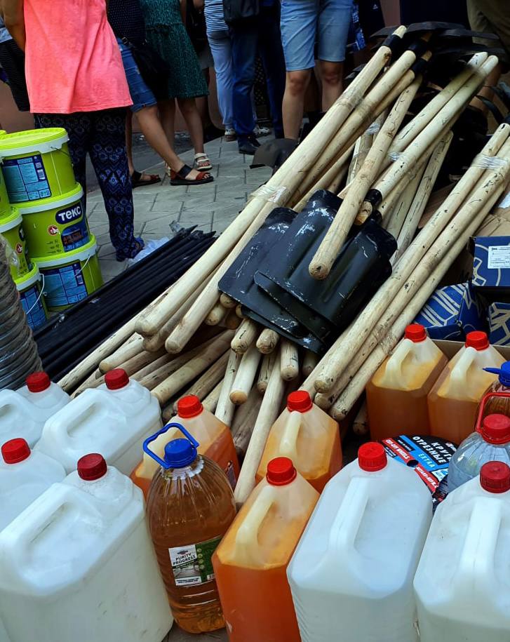 Moldy bread and shovels: Russia transferred humanitarian aid to Mariupol 02