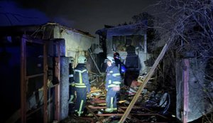 Нічна атака на Одесу: четверо постраждалих, пошкоджено будинок та підприємство. ФОТО