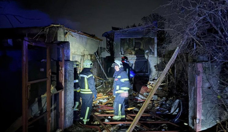 Нічна атака на Одесу: четверо постраждалих, пошкоджено будинок та підприємство. ФОТО
