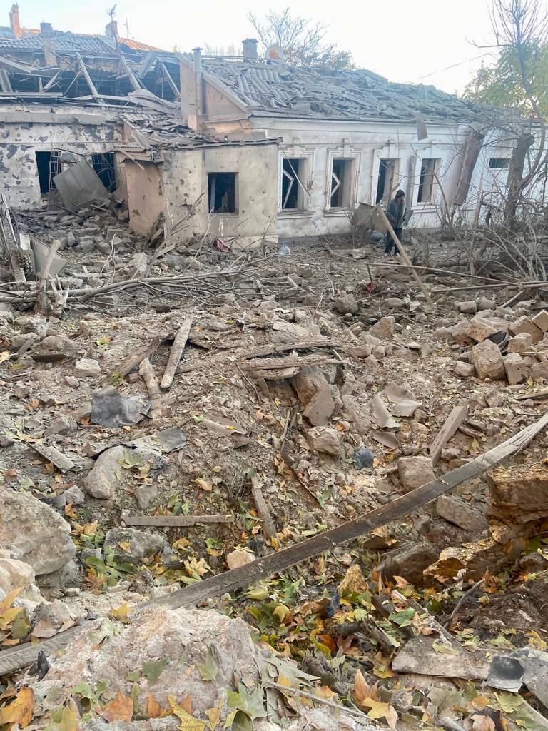 Рашисти вдарили по Миколаєву ракетами С-300, пошкоджено низку об’єктів, 1 людина загинула 05 Рашисти вдарили по Миколаєву ракетами С-300, пошкоджено низку об’єктів, 1 людина загинула 05
