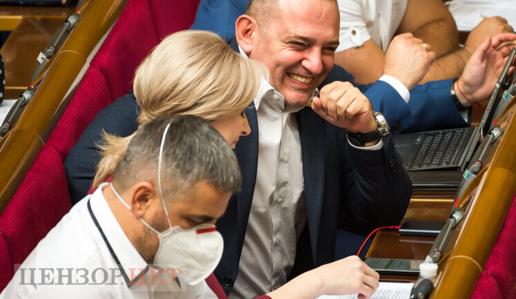 Попередження в чаті "СН" про "лайно в сторону президента", Лукашев оформляє Наташу "помічником", усміхнені Верещук і Бужанський, - робота ВР 2 вересня. ФОТОрепортаж