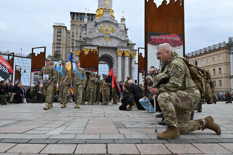 У Києві попрощалися з командиром роти стрілецького батальйону Олександром Пастухом (Добрим), який загинув у бою проти рашистів на Луганщині 63