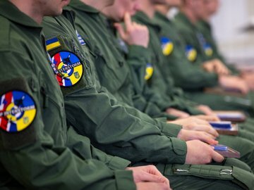 Навчання українських пілотів на винищувачах F-16 у Британії dqdiqhiqdkideeant