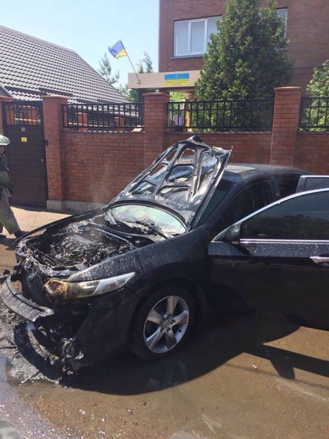 Автомобіль глави Держекоінспекції Північно-Західного регіону Чорного моря Ставнійчука підпалили в Одесі 02
