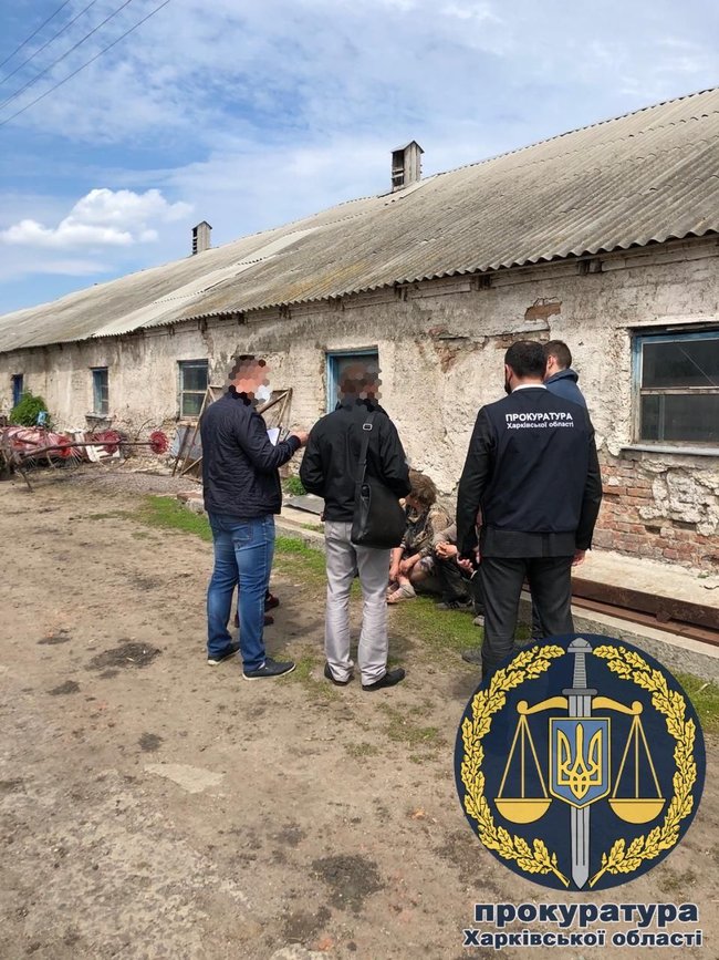 Двоє фермерів на Харківщині тримали в трудовому рабстві девятьох осіб, - прокуратура 05