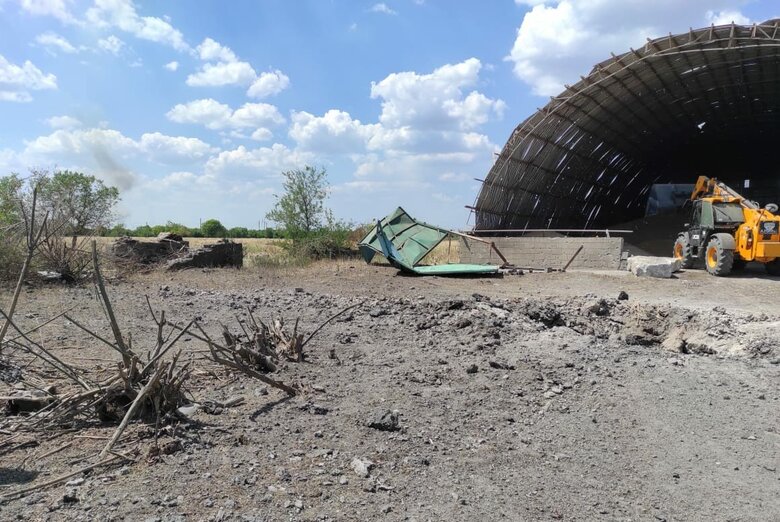 На рассвете россияне из Градов нанесли удары по Херсонщине, один человек погиб и один травмирован, - полиция 08