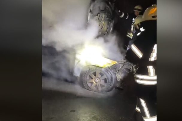 Как сжигают автомобили полицейским и политикам и почему поджигатели не боятся видеокамер 09
