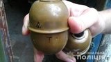 У жителя Марьинского района изъяли взрывчатку и гранаты. ФОТО