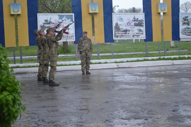 В Кривом Роге открыли мемориал памяти бойцов 17-й танковой бригады и батальона Кривбасс 10