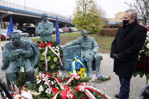 В Польше к годовщине Варшавской битвы открыли памятник с Петлюрой 02