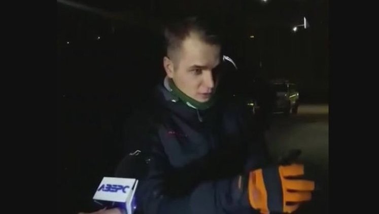 Полиция в Луцке задержала альпиниста, сорвавшего баннер, обвиняющий Порошенко в расформировании 51-й бригады. ВИДЕО+ФОТОрепортаж