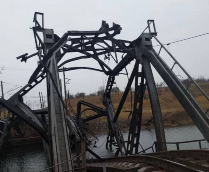 Окупанти зруйнували міст у Запорізькій області 01