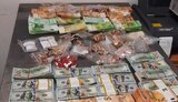 Незадекларовані валюту і золото на 15 млн грн вилучили прикордонники у двох громадянок Польщі в аеропорту Львова. ФОТОрепортаж